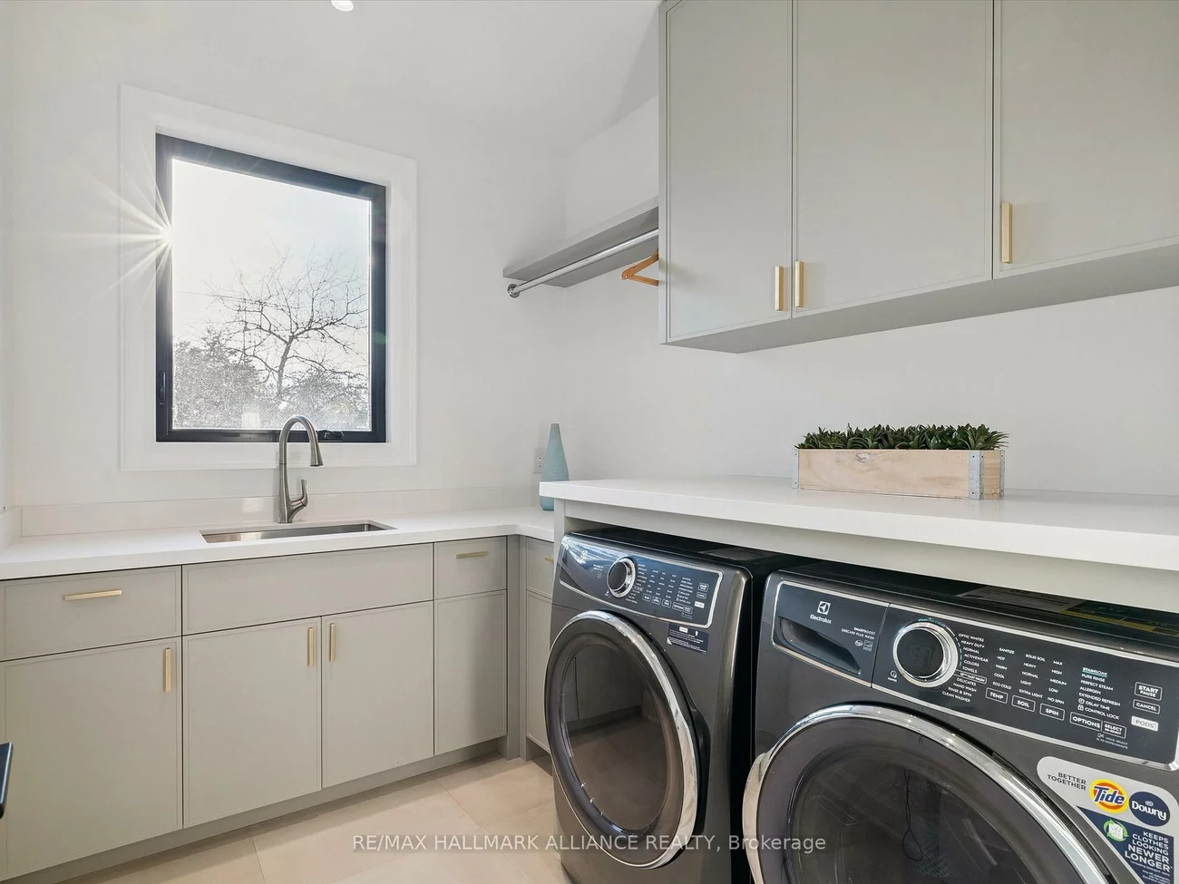 2074, Seabrook, 1020 - WO West, Oakville