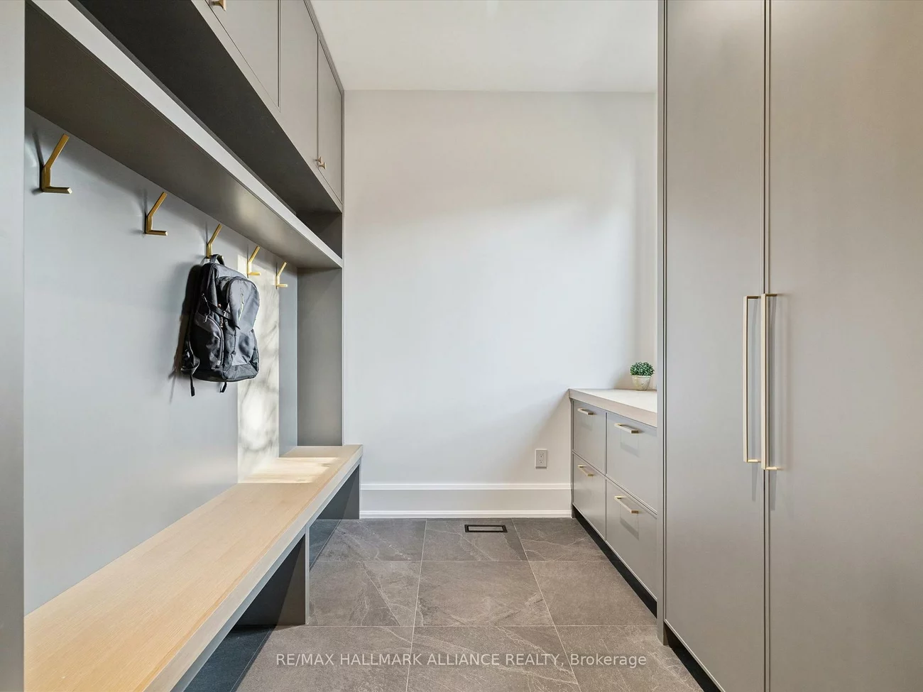 2074, Seabrook, 1020 - WO West, Oakville