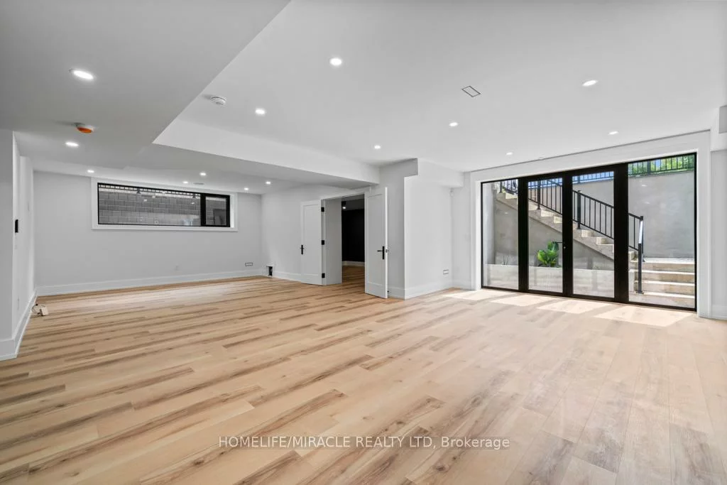 282, Maurice, 1002 - CO Central, Oakville