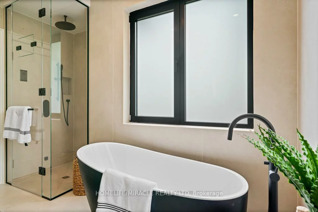 282, Maurice, 1002 - CO Central, Oakville