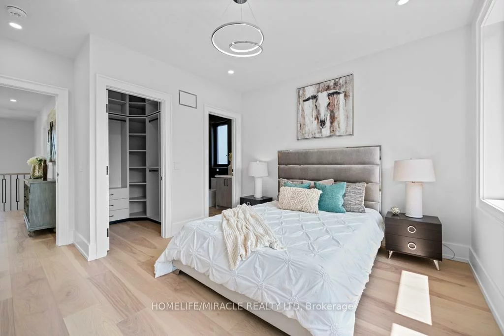 282, Maurice, 1002 - CO Central, Oakville