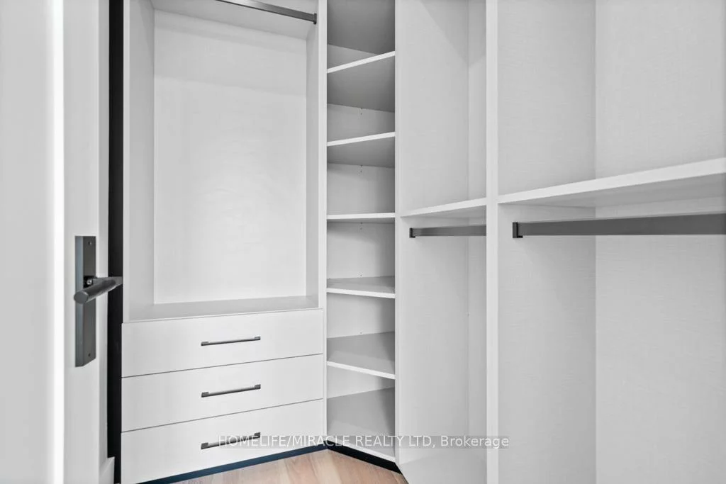 282, Maurice, 1002 - CO Central, Oakville