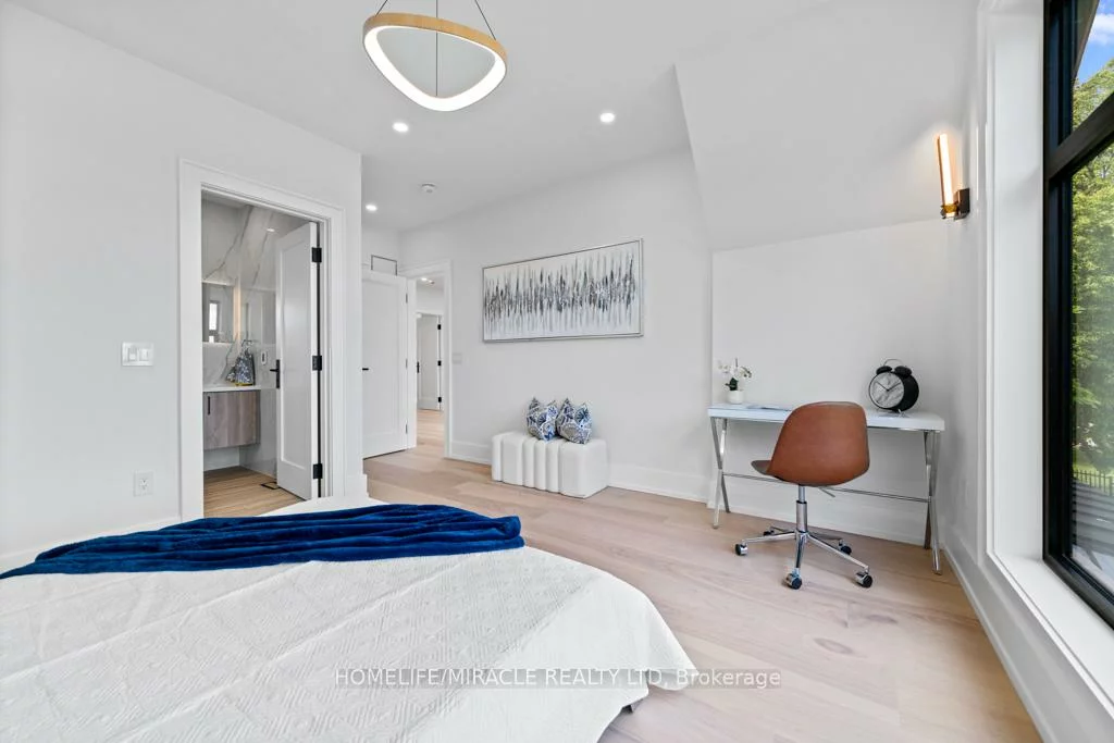 282, Maurice, 1002 - CO Central, Oakville