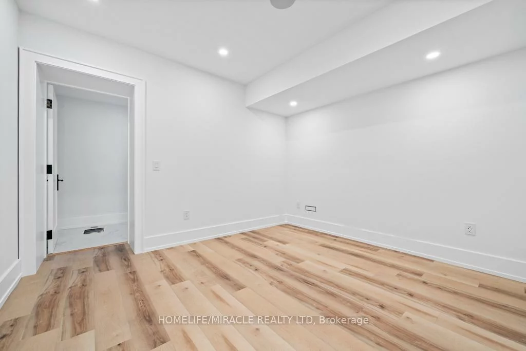 282, Maurice, 1002 - CO Central, Oakville