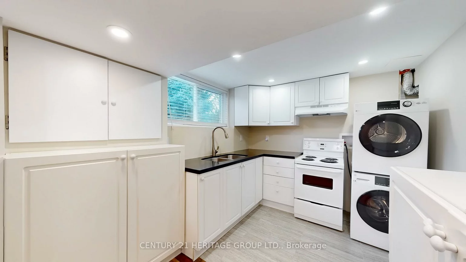 194, Sewell, 1003 - CP College Park, Oakville