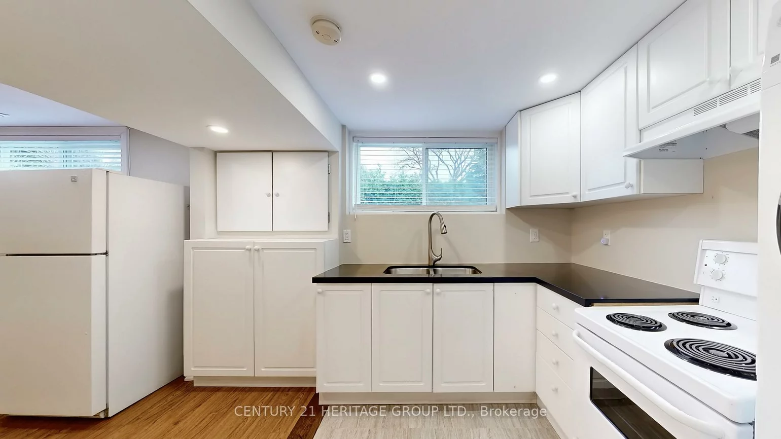 194, Sewell, 1003 - CP College Park, Oakville