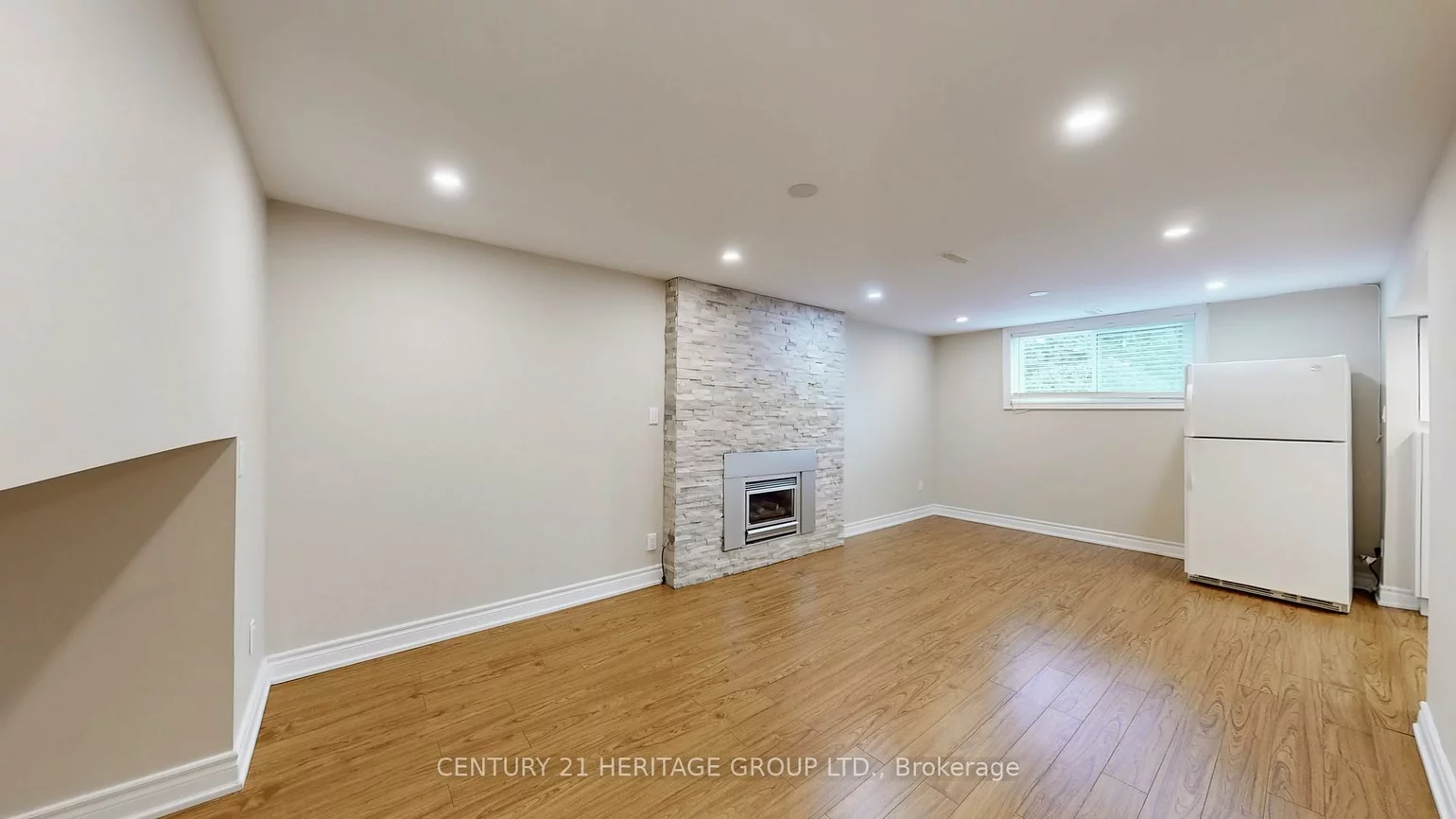 194, Sewell, 1003 - CP College Park, Oakville