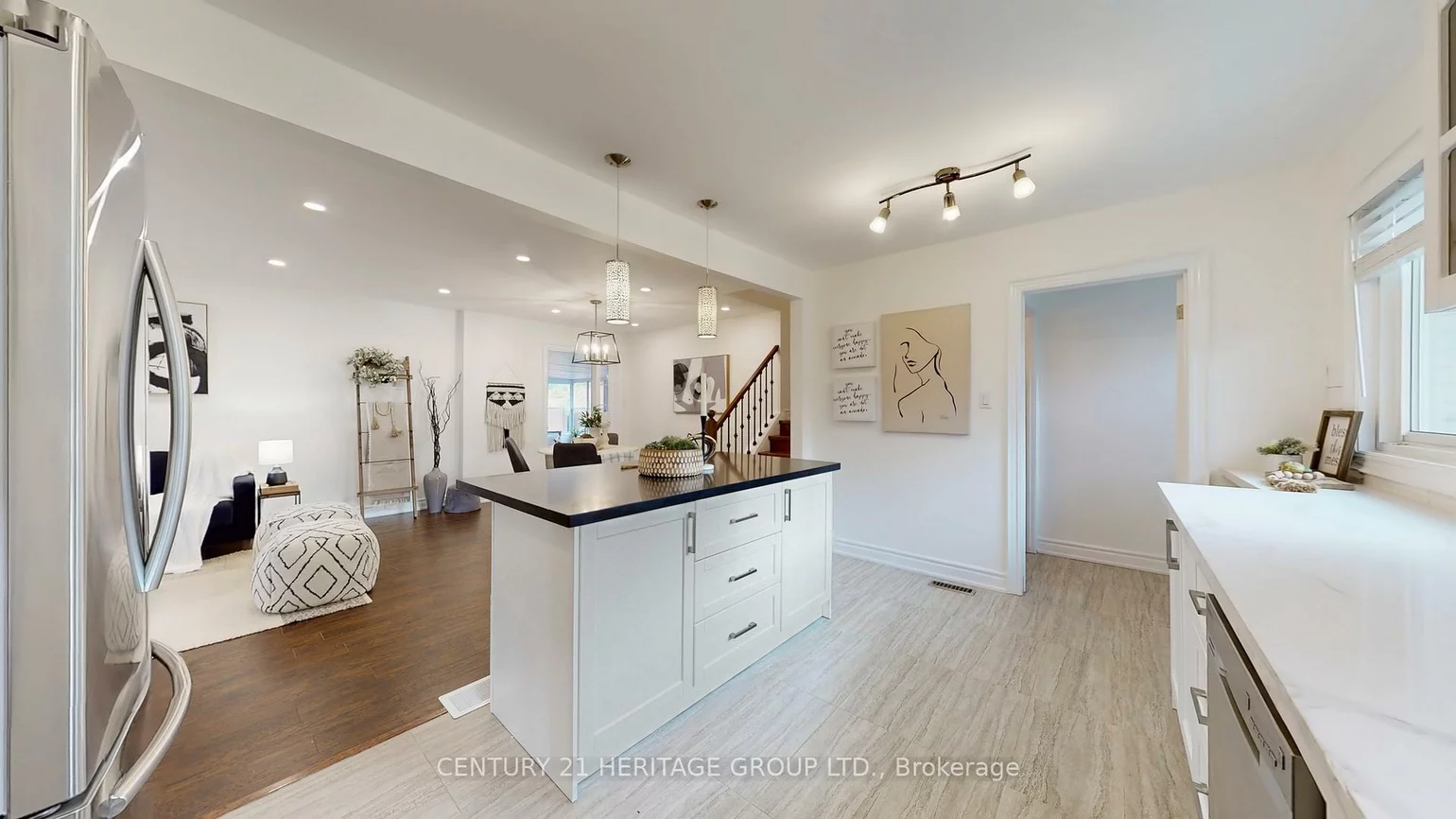 194, Sewell, 1003 - CP College Park, Oakville