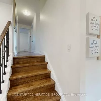 194, Sewell, 1003 - CP College Park, Oakville