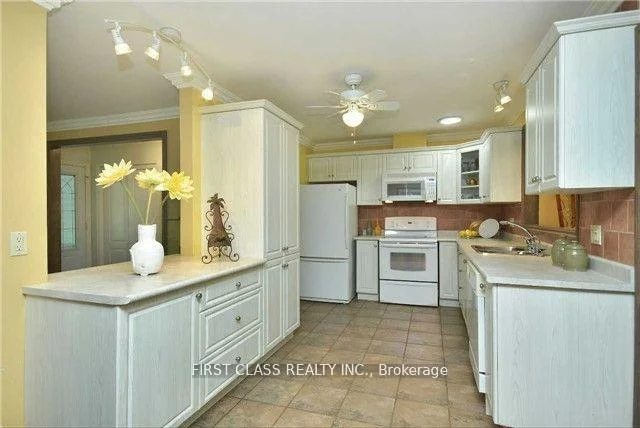 1085, Pearson, 1003 - CP College Park, Oakville