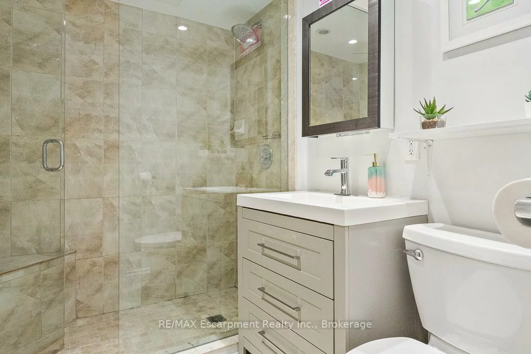 68, Glenmanor, 1002 - CO Central, Oakville