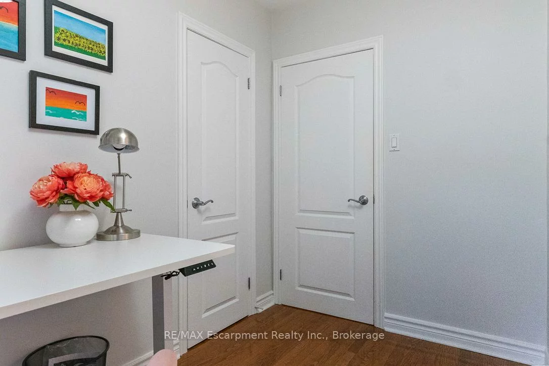 68, Glenmanor, 1002 - CO Central, Oakville