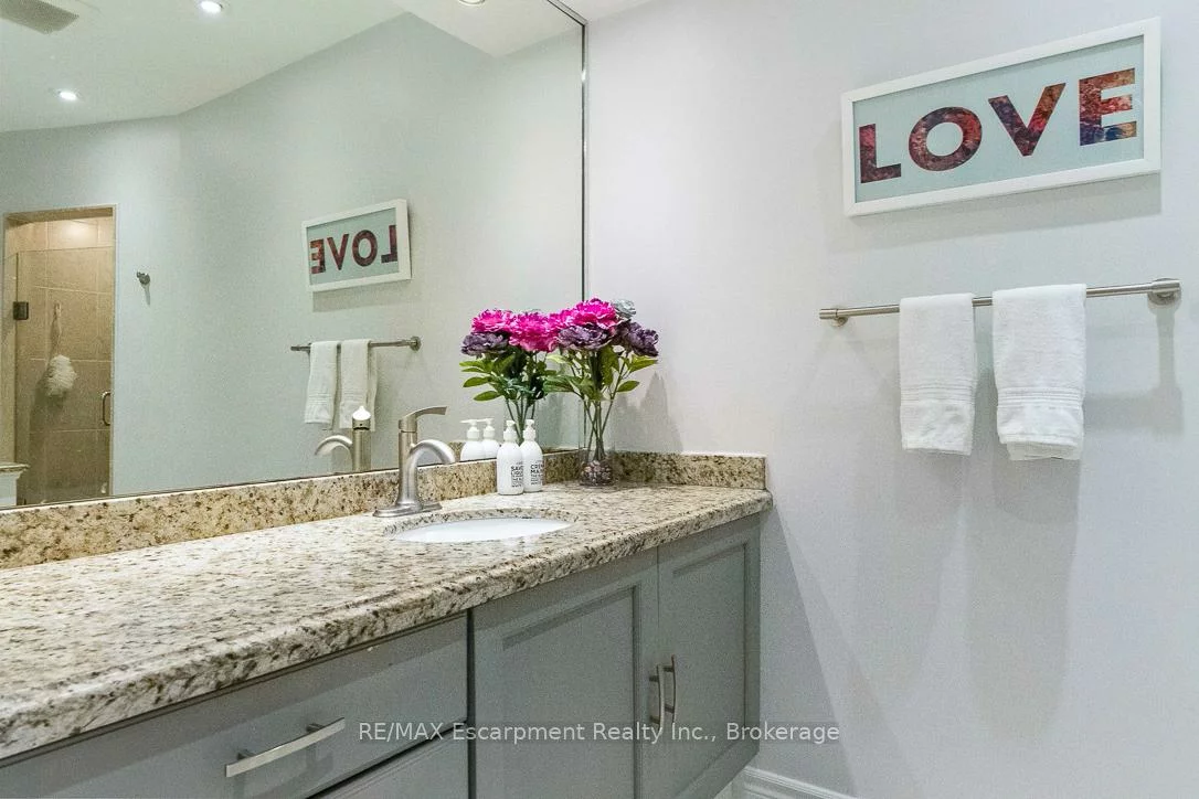 68, Glenmanor, 1002 - CO Central, Oakville