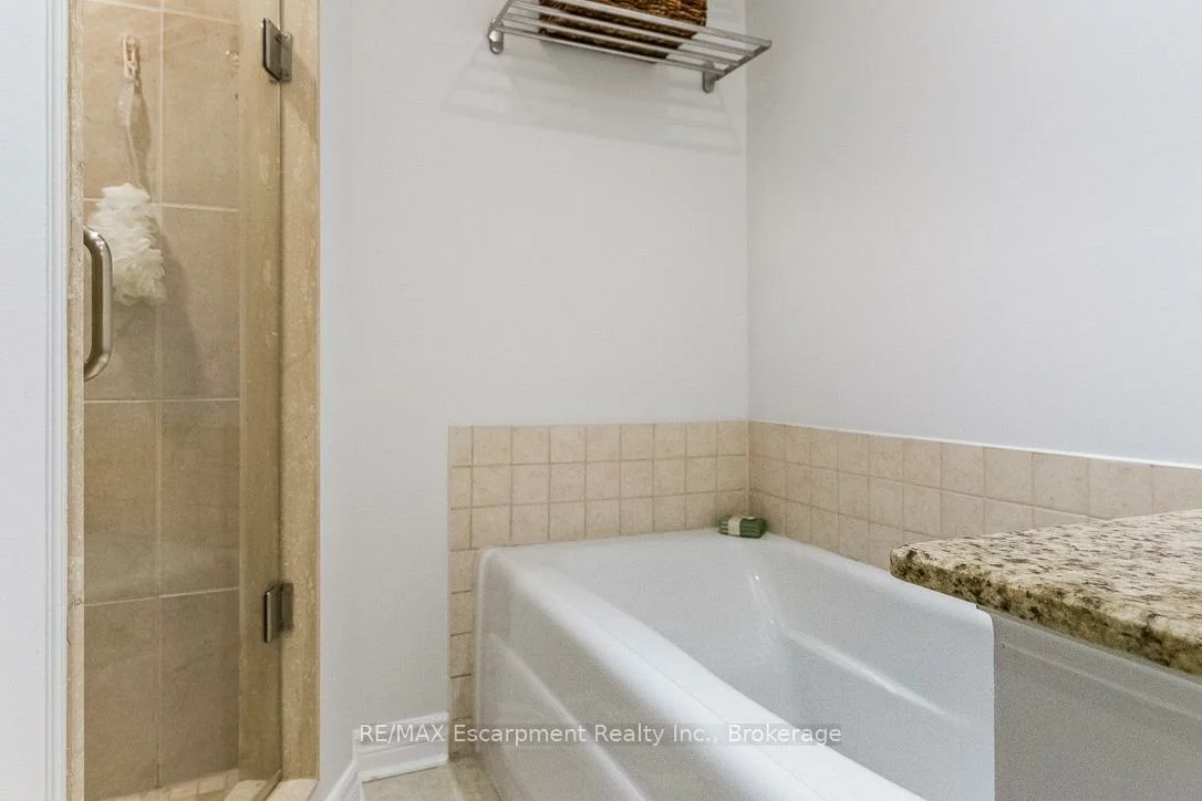 68, Glenmanor, 1002 - CO Central, Oakville