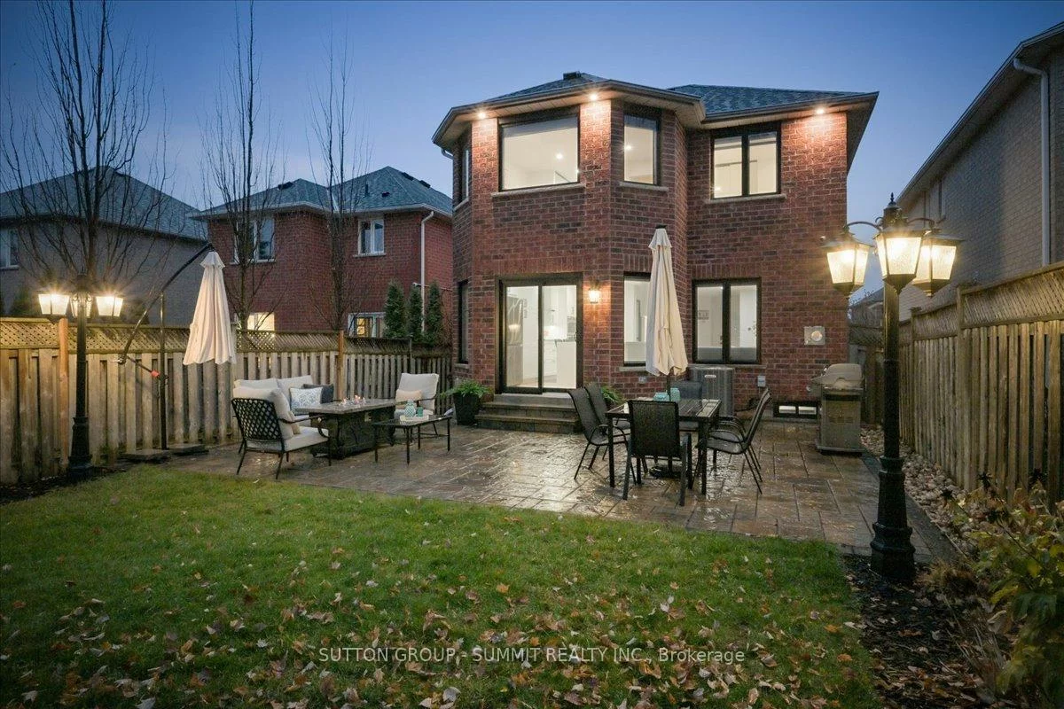 2413, Gladstone, 1015 - RO River Oaks, Oakville