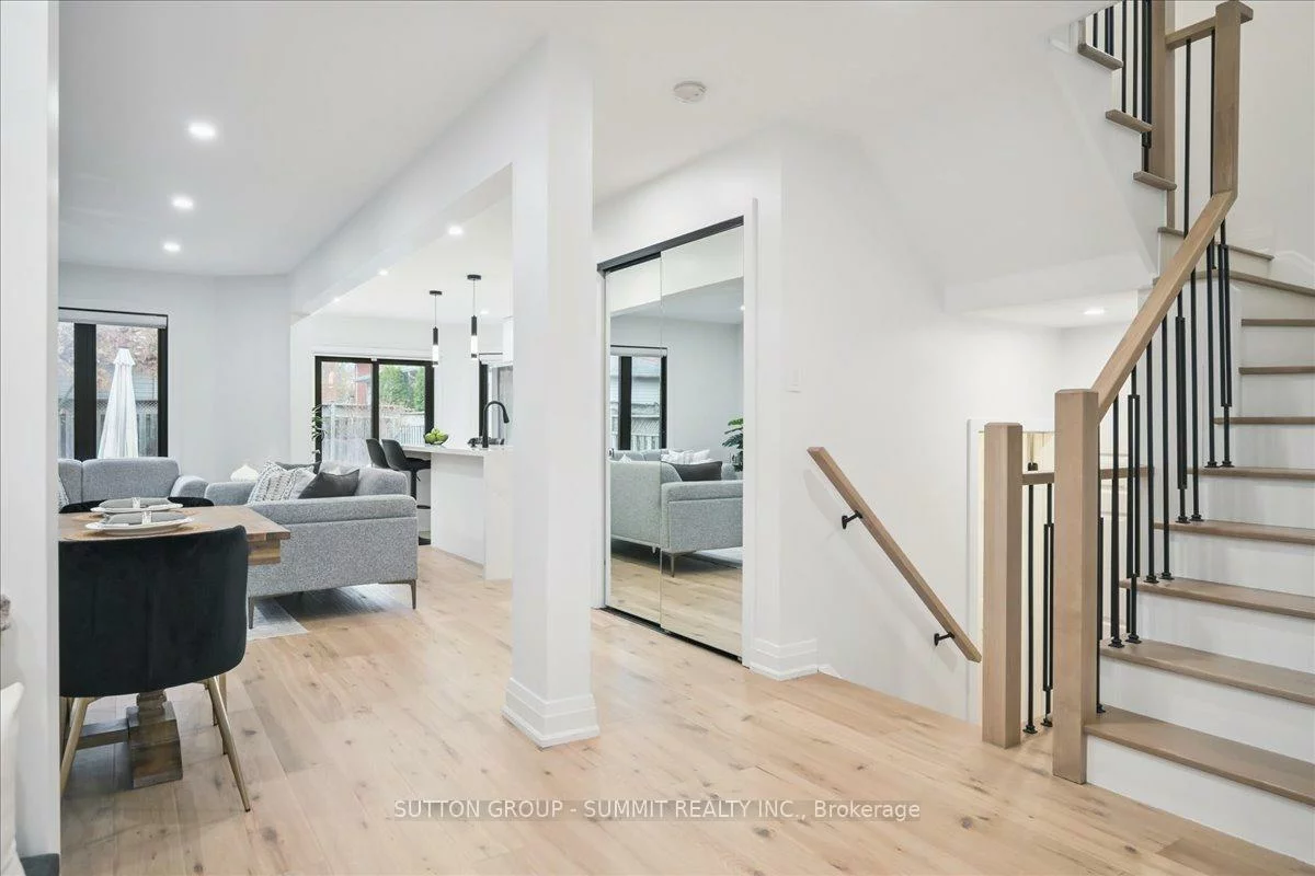 2413, Gladstone, 1015 - RO River Oaks, Oakville