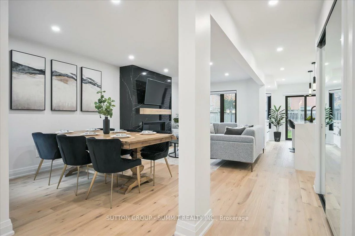 2413, Gladstone, 1015 - RO River Oaks, Oakville