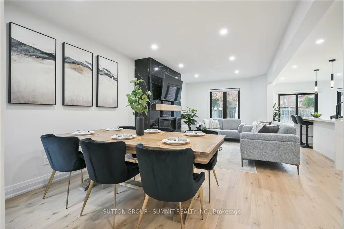 2413, Gladstone, 1015 - RO River Oaks, Oakville