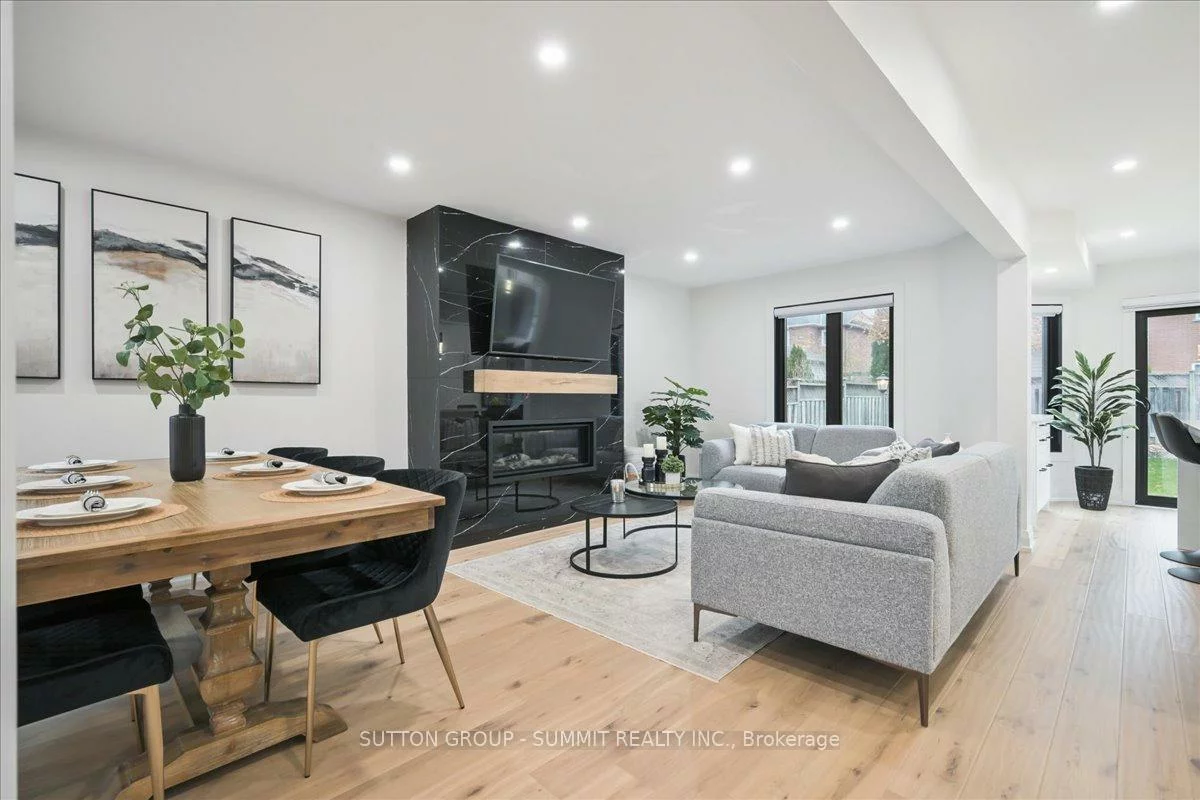 2413, Gladstone, 1015 - RO River Oaks, Oakville