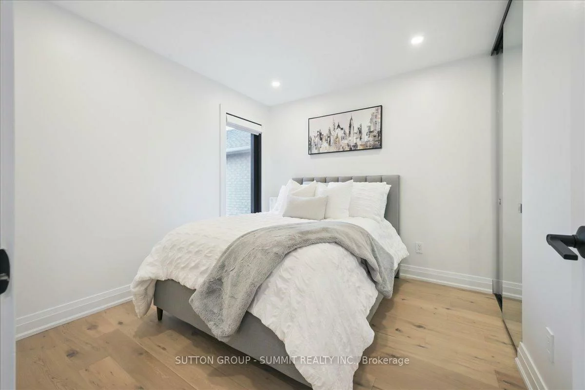 2413, Gladstone, 1015 - RO River Oaks, Oakville