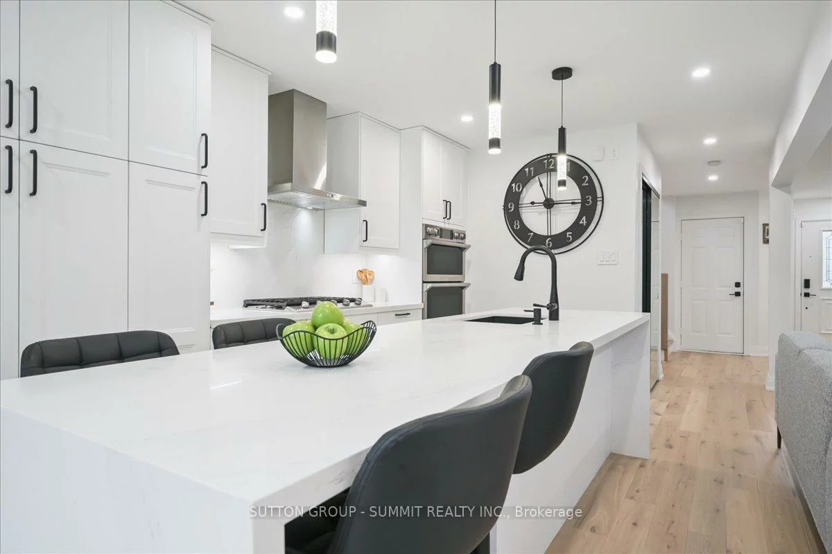 2413, Gladstone, 1015 - RO River Oaks, Oakville