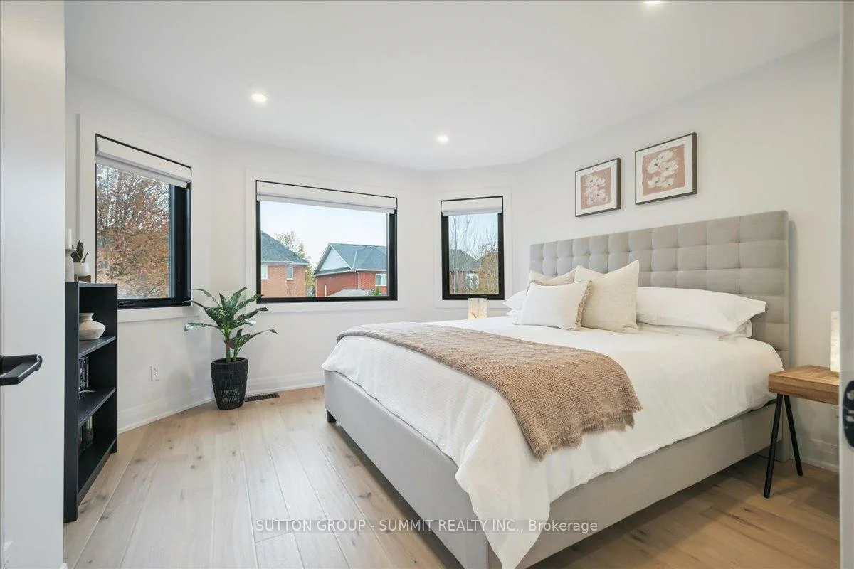 2413, Gladstone, 1015 - RO River Oaks, Oakville