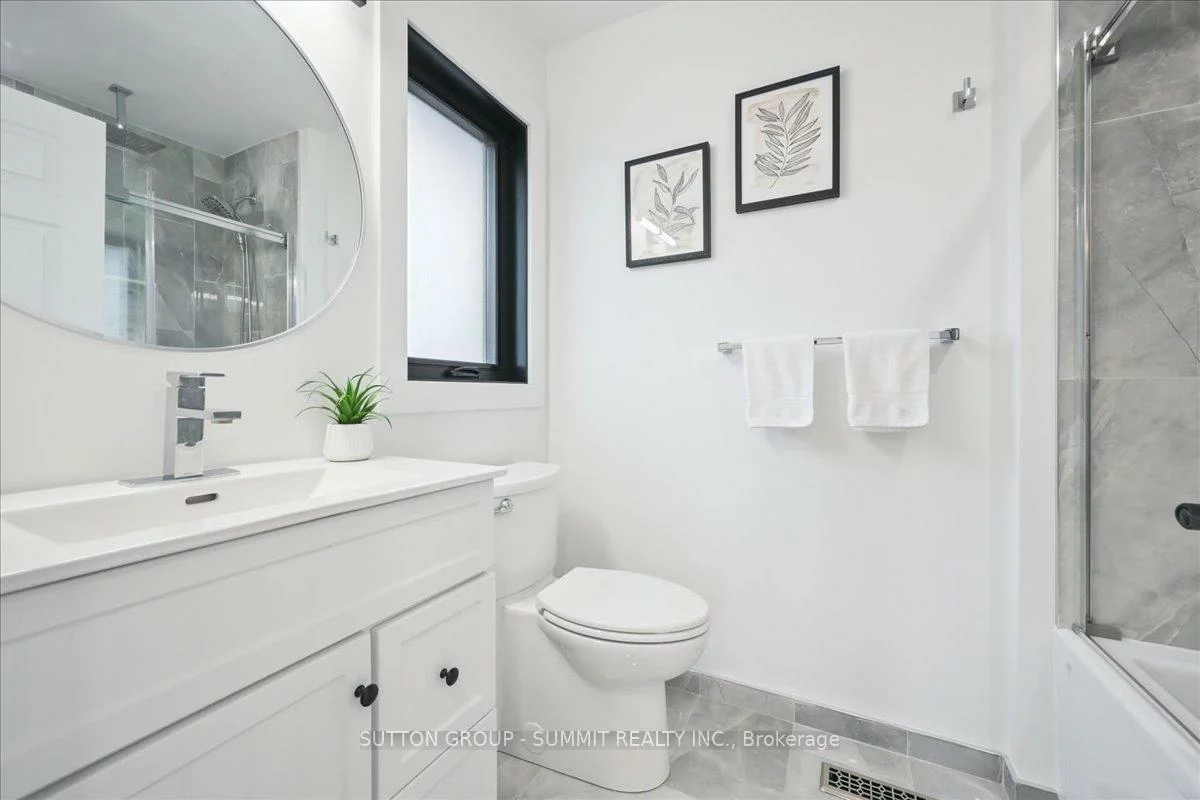 2413, Gladstone, 1015 - RO River Oaks, Oakville