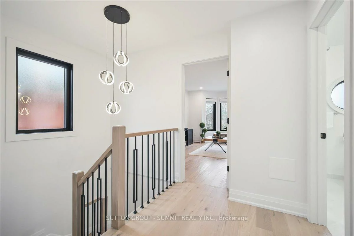 2413, Gladstone, 1015 - RO River Oaks, Oakville