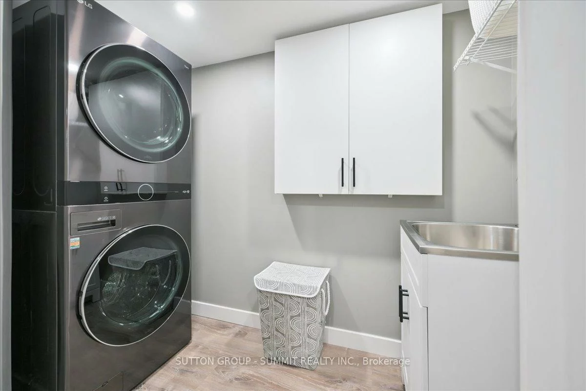 2413, Gladstone, 1015 - RO River Oaks, Oakville