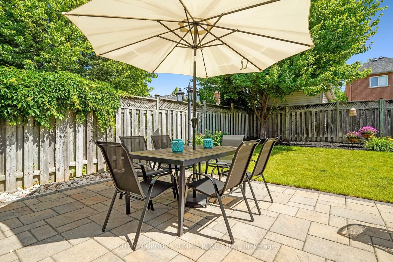 2413, Gladstone, 1015 - RO River Oaks, Oakville