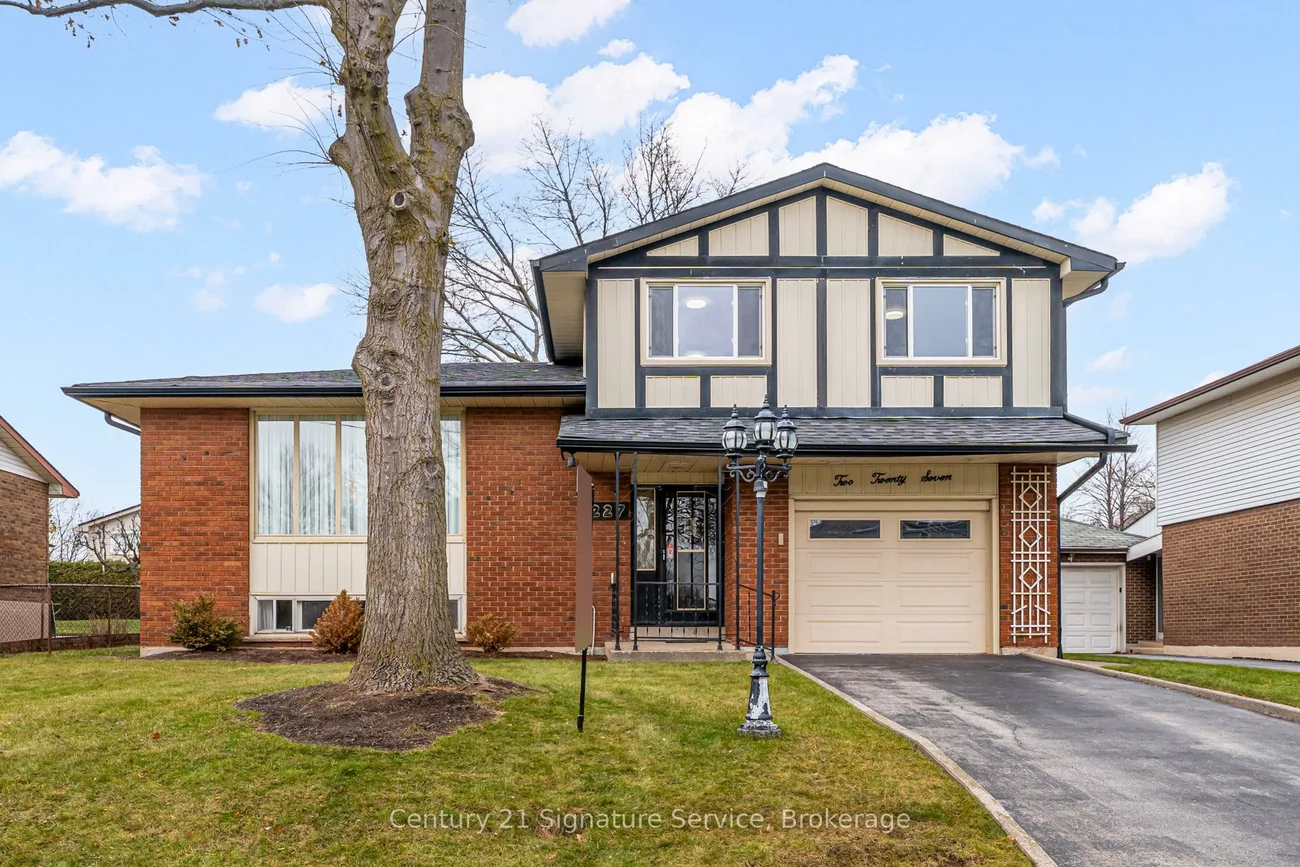 227, Elmwood, 1002 - CO Central, Oakville
