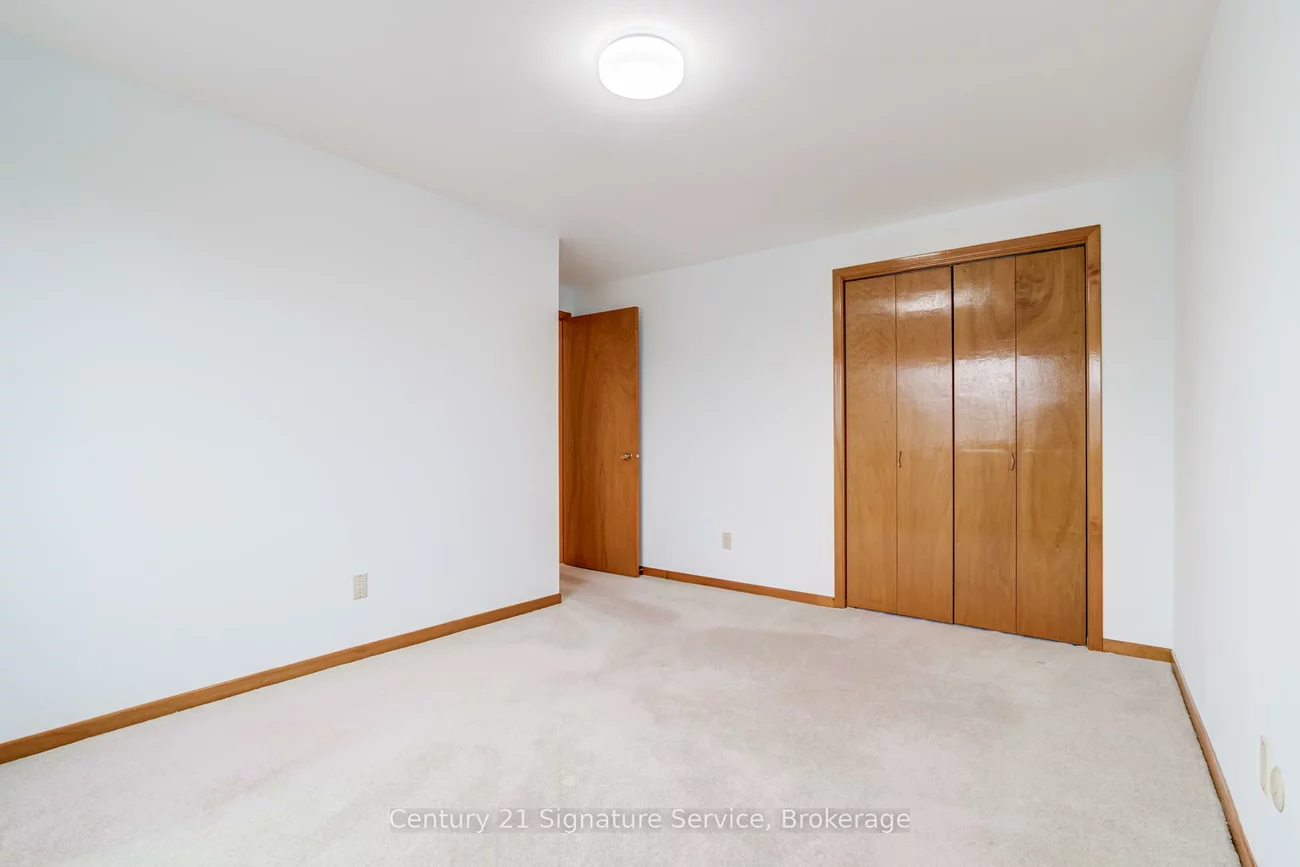 227, Elmwood, 1002 - CO Central, Oakville