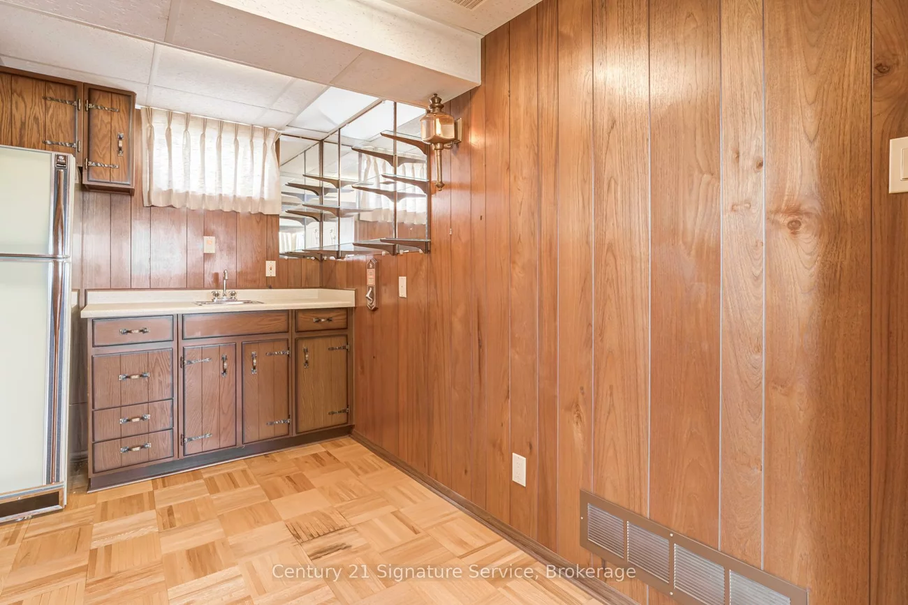 227, Elmwood, 1002 - CO Central, Oakville