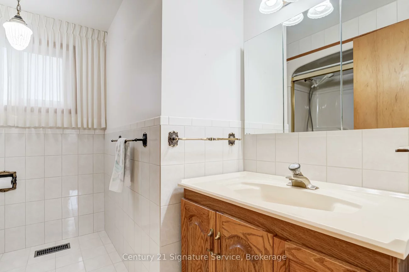 227, Elmwood, 1002 - CO Central, Oakville