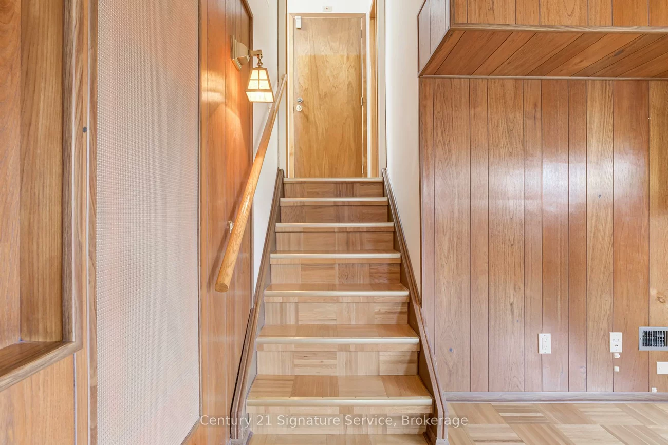 227, Elmwood, 1002 - CO Central, Oakville