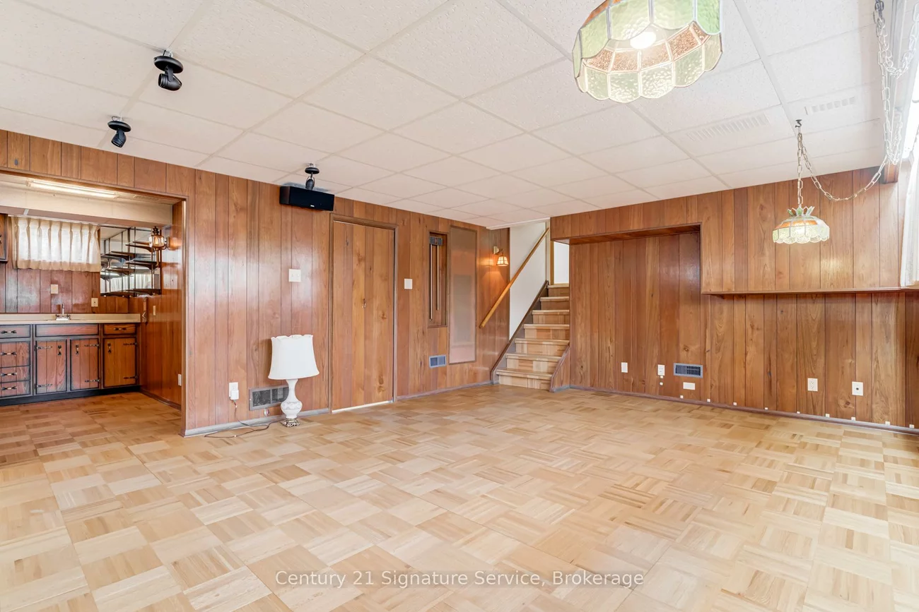 227, Elmwood, 1002 - CO Central, Oakville