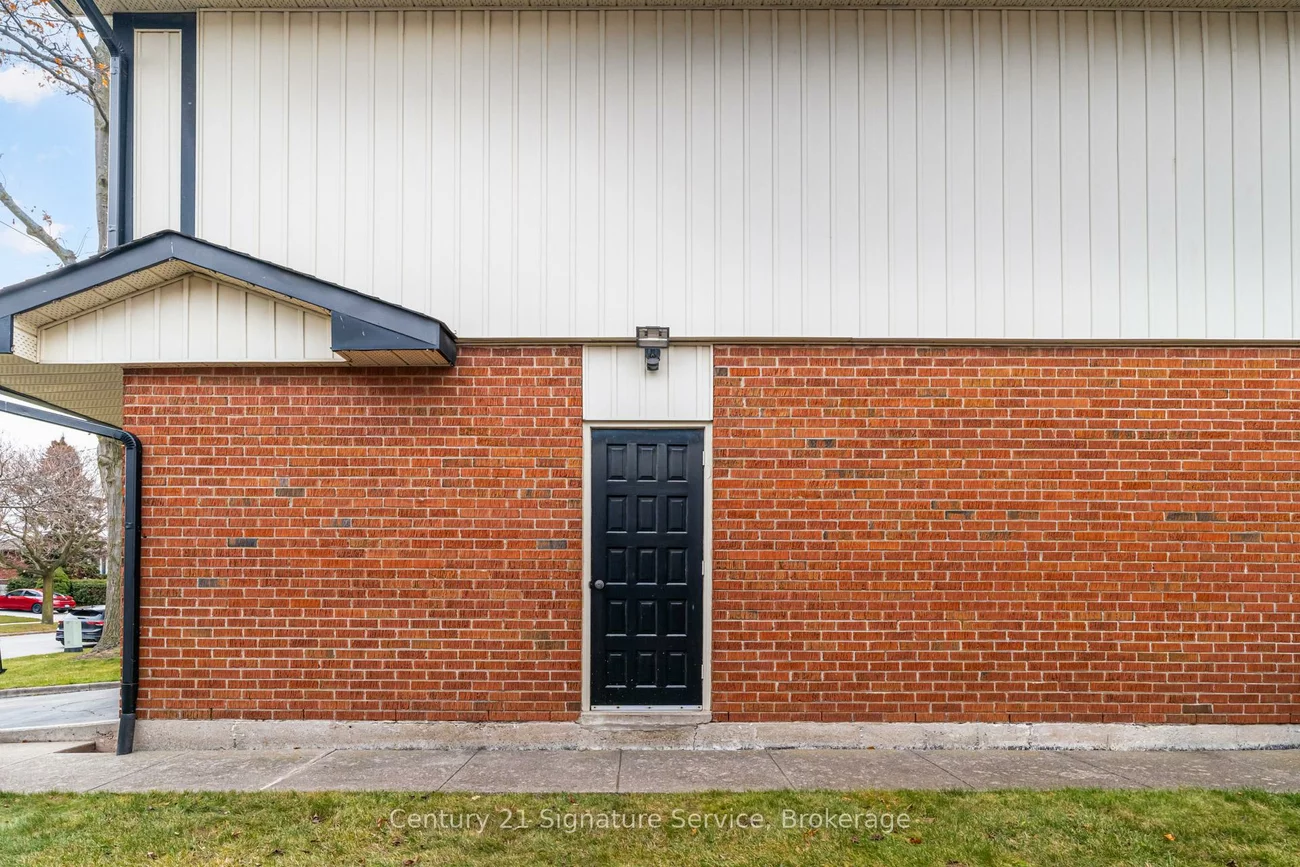 227, Elmwood, 1002 - CO Central, Oakville