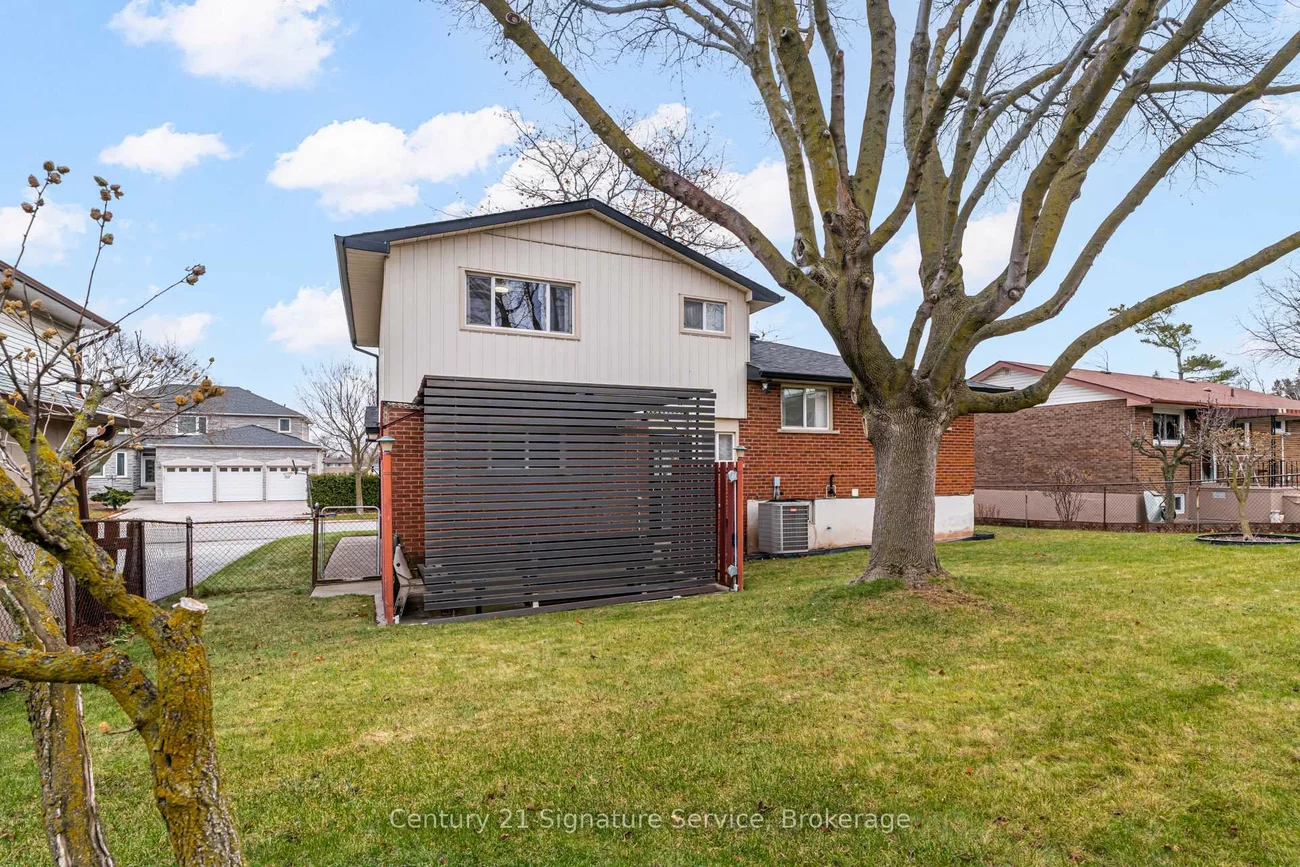 227, Elmwood, 1002 - CO Central, Oakville