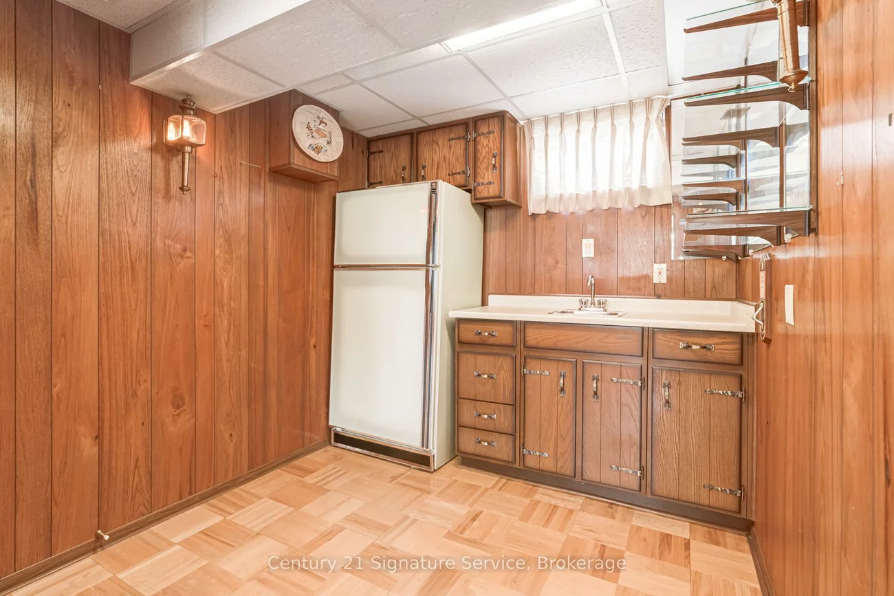 227, Elmwood, 1002 - CO Central, Oakville