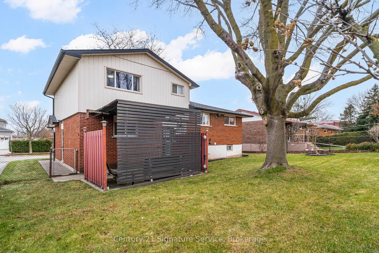 227, Elmwood, 1002 - CO Central, Oakville