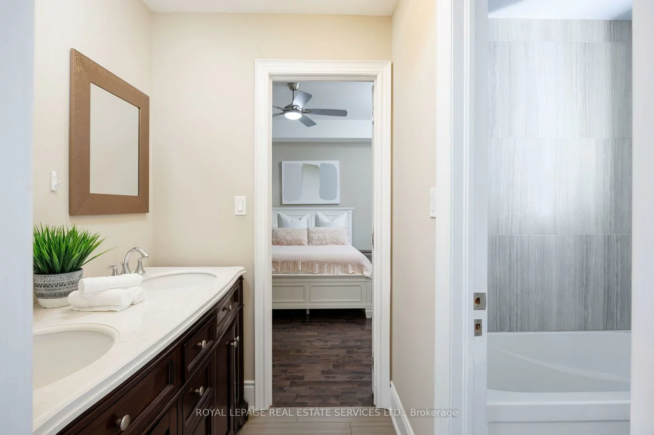 125, Paliser, 1017 - SW Southwest, Oakville