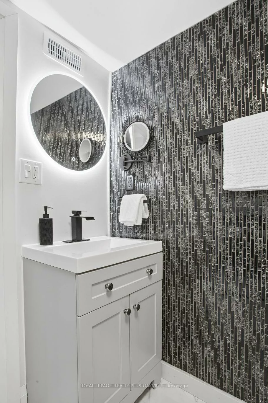 3488, Rebecca, 1001 - BR Bronte, Oakville