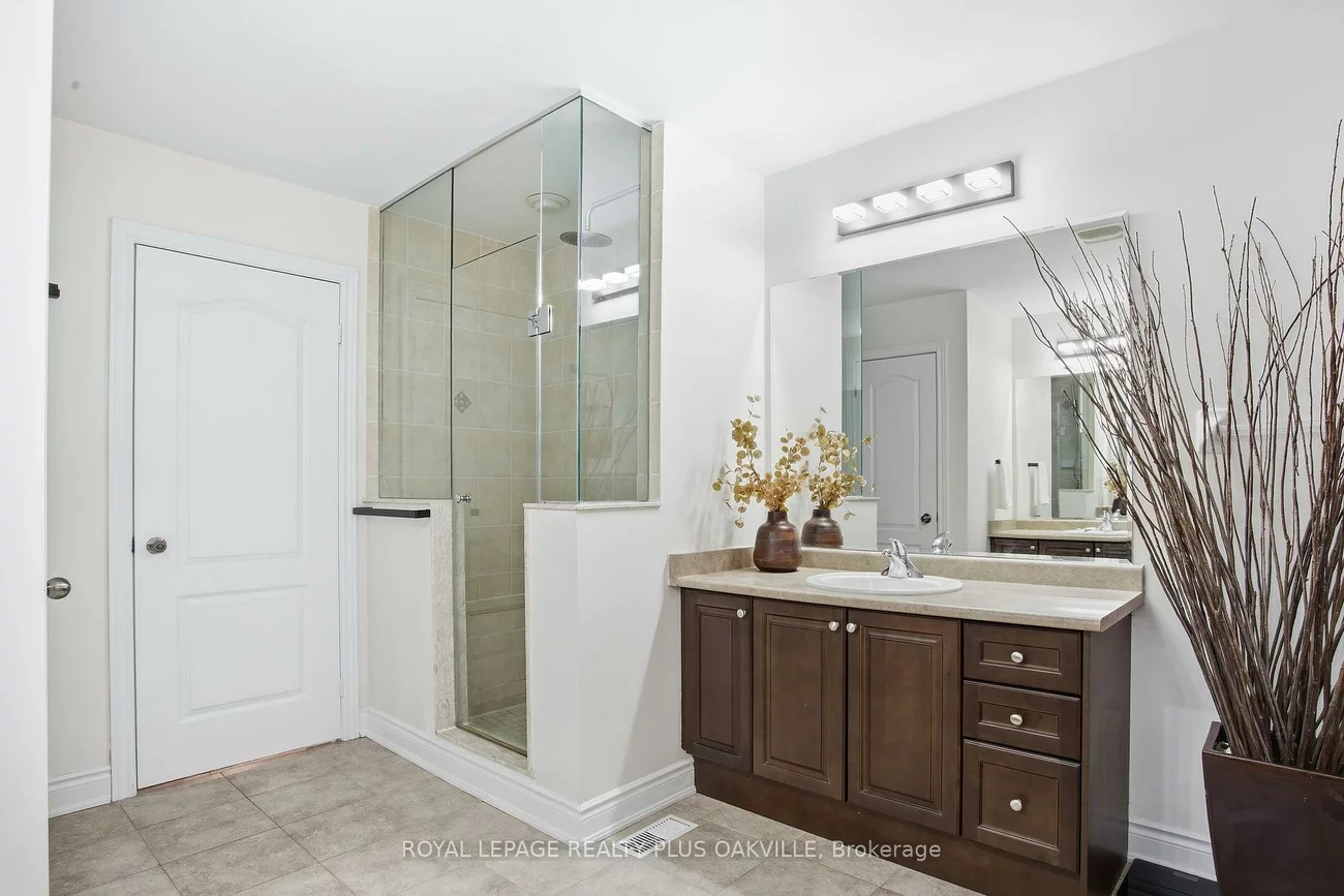 3488, Rebecca, 1001 - BR Bronte, Oakville