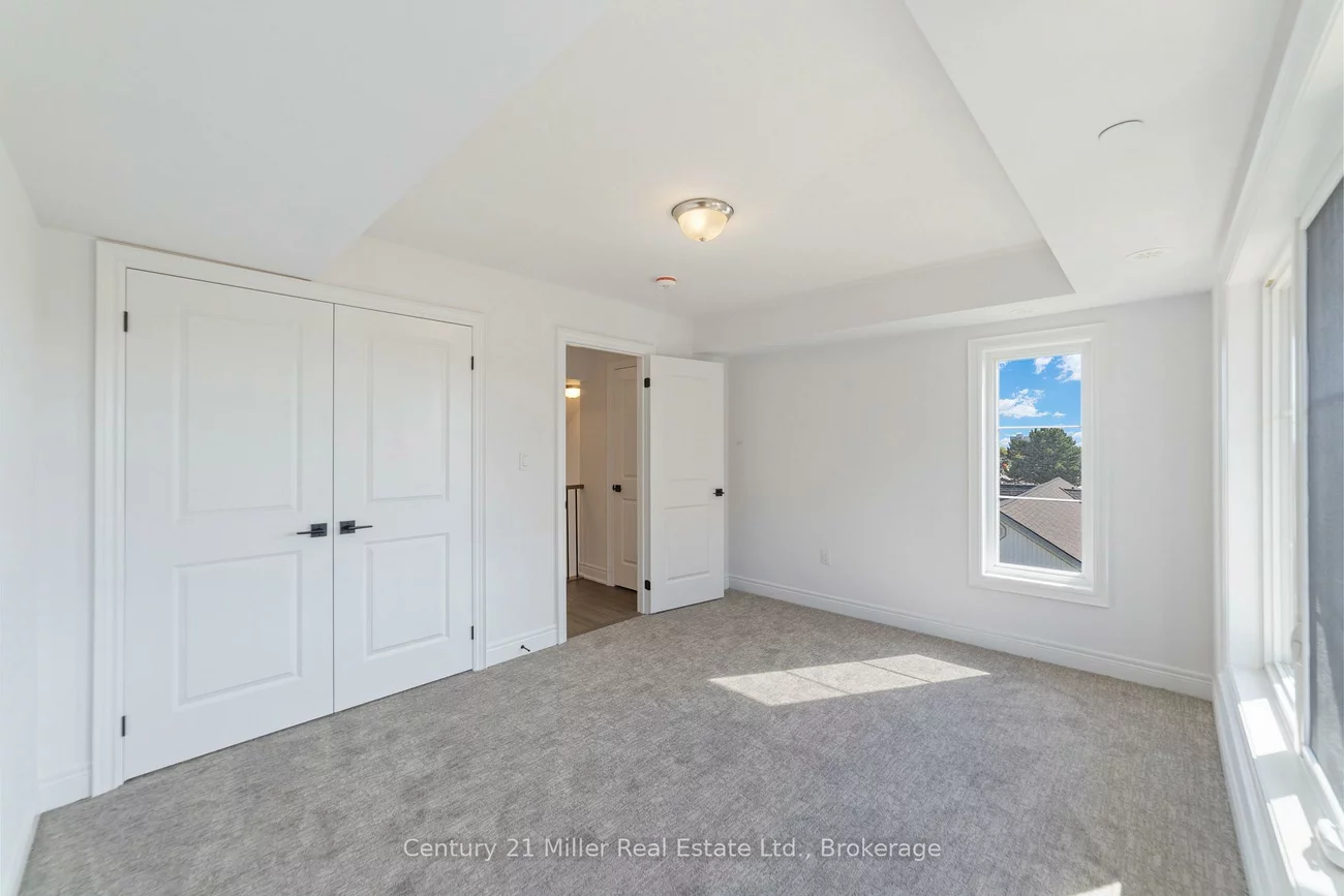 2140, Trafalgar, 1015 - RO River Oaks, Oakville