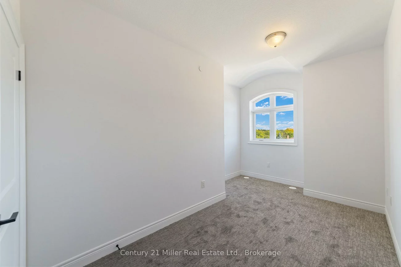 2140, Trafalgar, 1015 - RO River Oaks, Oakville