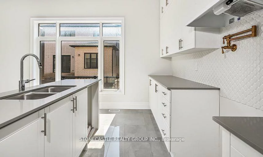 1326, Lynx, 1010 - JM Joshua Meadows, Oakville