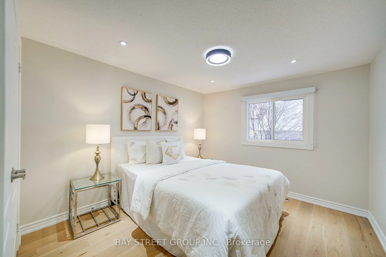 2183, Margot, 1015 - RO River Oaks, Oakville