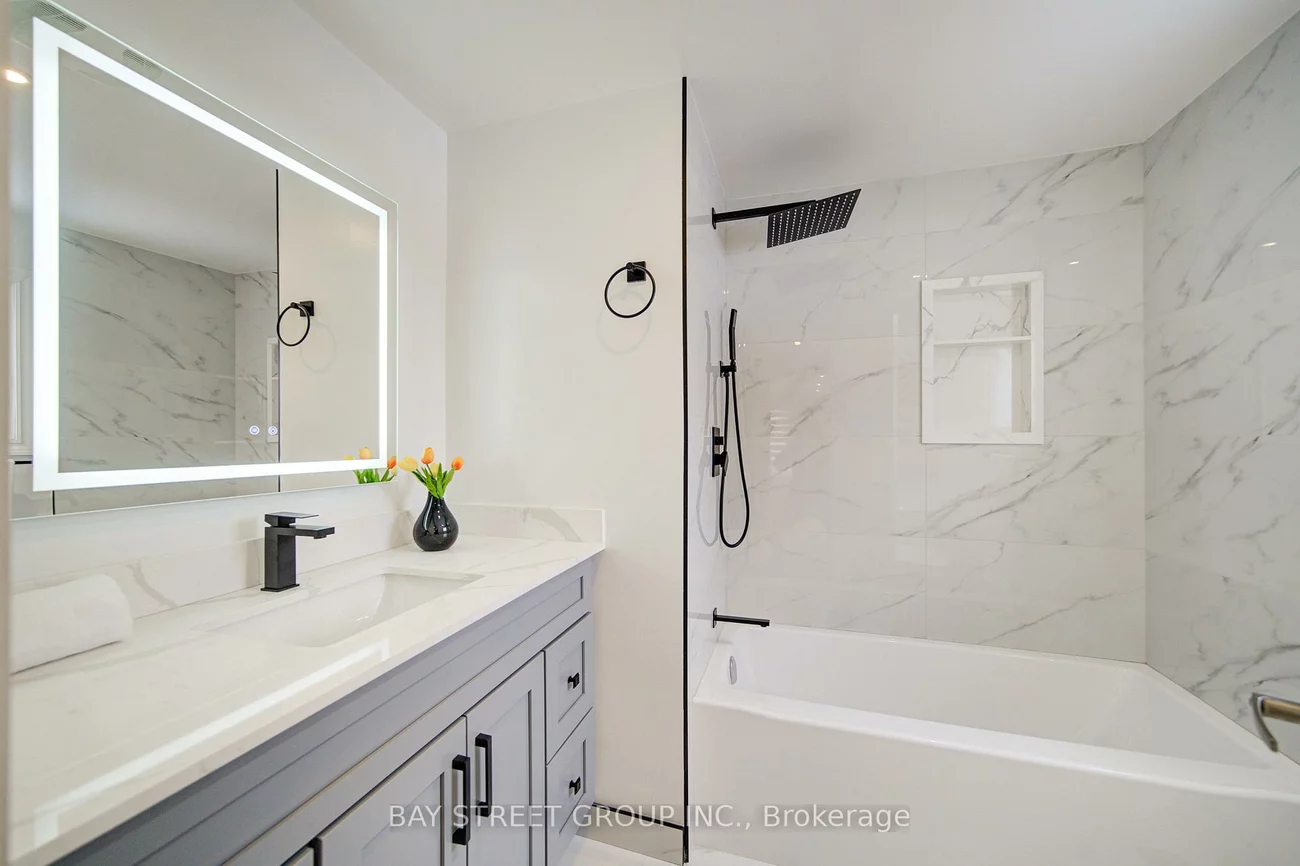 2183, Margot, 1015 - RO River Oaks, Oakville