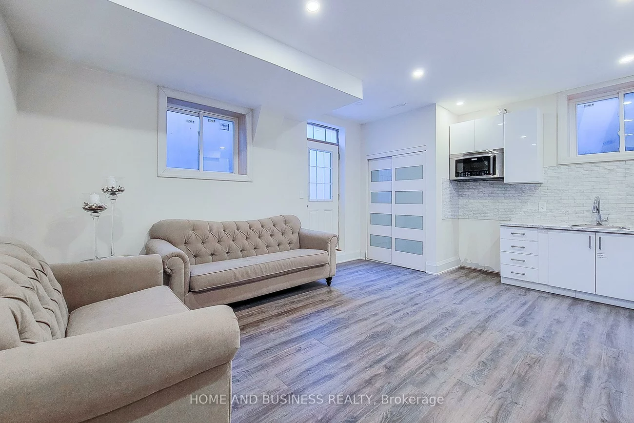 115, Russell, 1003 - CP College Park, Oakville