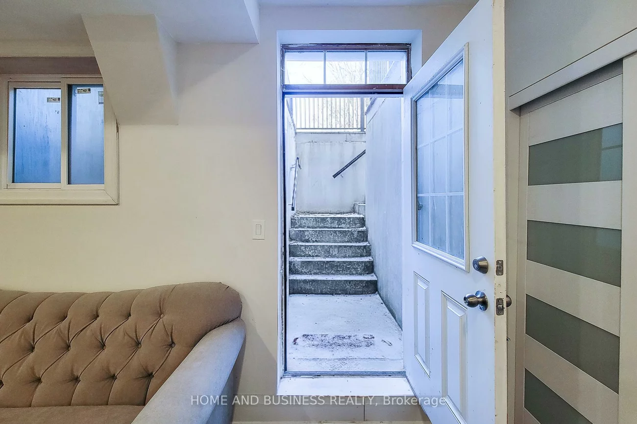 115, Russell, 1003 - CP College Park, Oakville